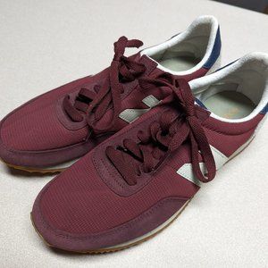 *MINT* New Balance 720 Sneakers Shoes Women's Size 7 B Medium WL720WC